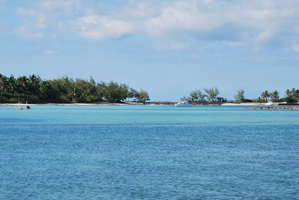 Отель Augusta Bay Bahamas, Exuma Джорджтаун Экстерьер фото
