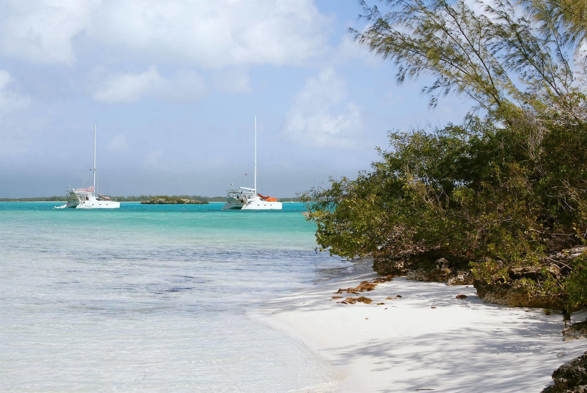 Отель Augusta Bay Bahamas, Exuma Джорджтаун Экстерьер фото