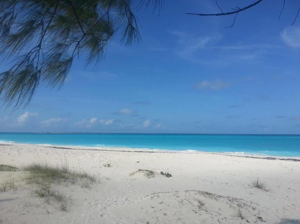 Отель Augusta Bay Bahamas, Exuma Джорджтаун Экстерьер фото